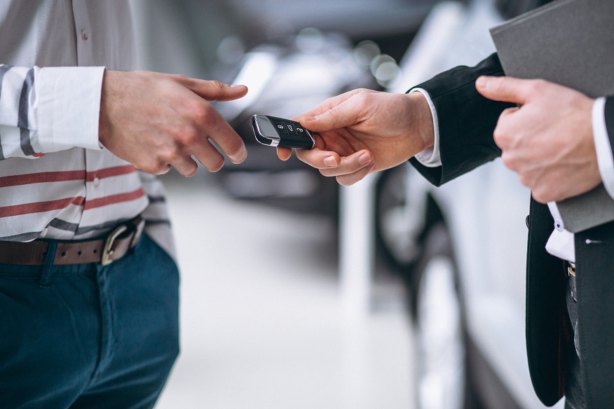 買車是一筆不小的花費，因此許多人會在買車與租車之間猶豫不決，本篇文章幫助你探索長期租車的優缺點，透過了解自身生活與財務狀況，找到最適合的方案，幫您做出明智選擇。