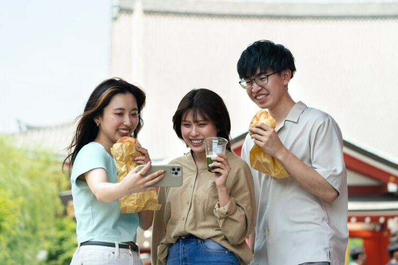 年輕人喜歡嚐鮮，對於新技術、新服務的接受度較高，同時注重生活的便利性。訂閱式租賃能夠滿足年輕族群對自由用車的需求，不只省去了購車的財務壓力，也提供了經濟實惠的用車選擇
