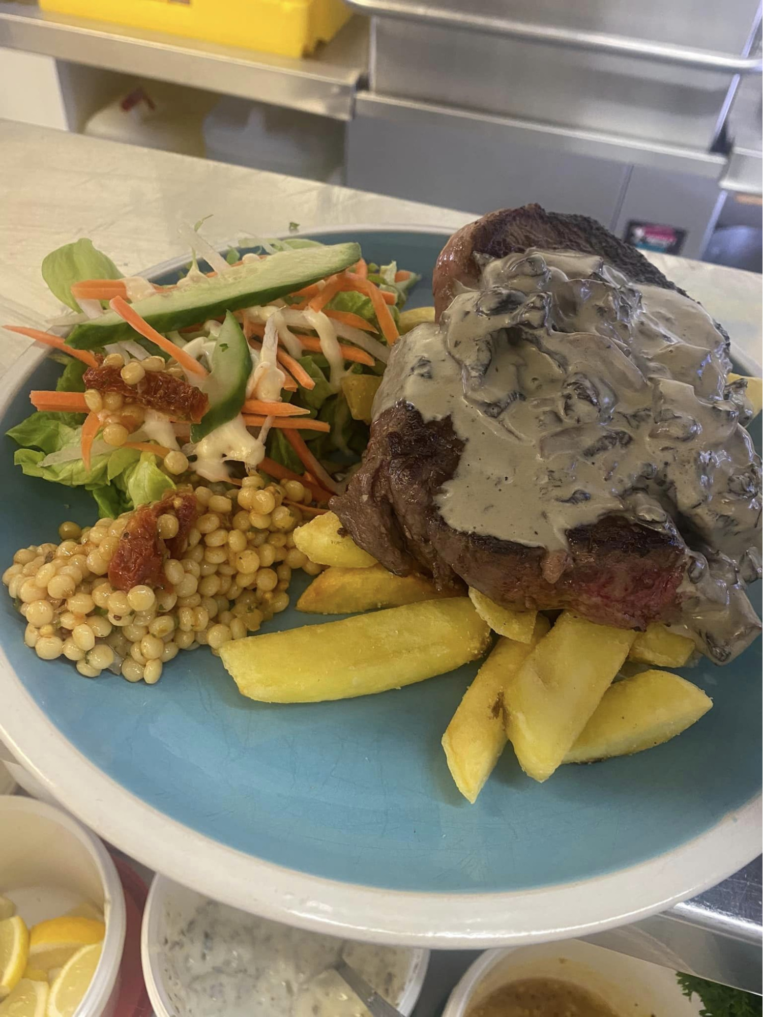 Google Map上評價最高的餐廳「Star and Garter Restaurant」，牛排套餐折合台幣700有找，差不多是台北一般的餐廳價格