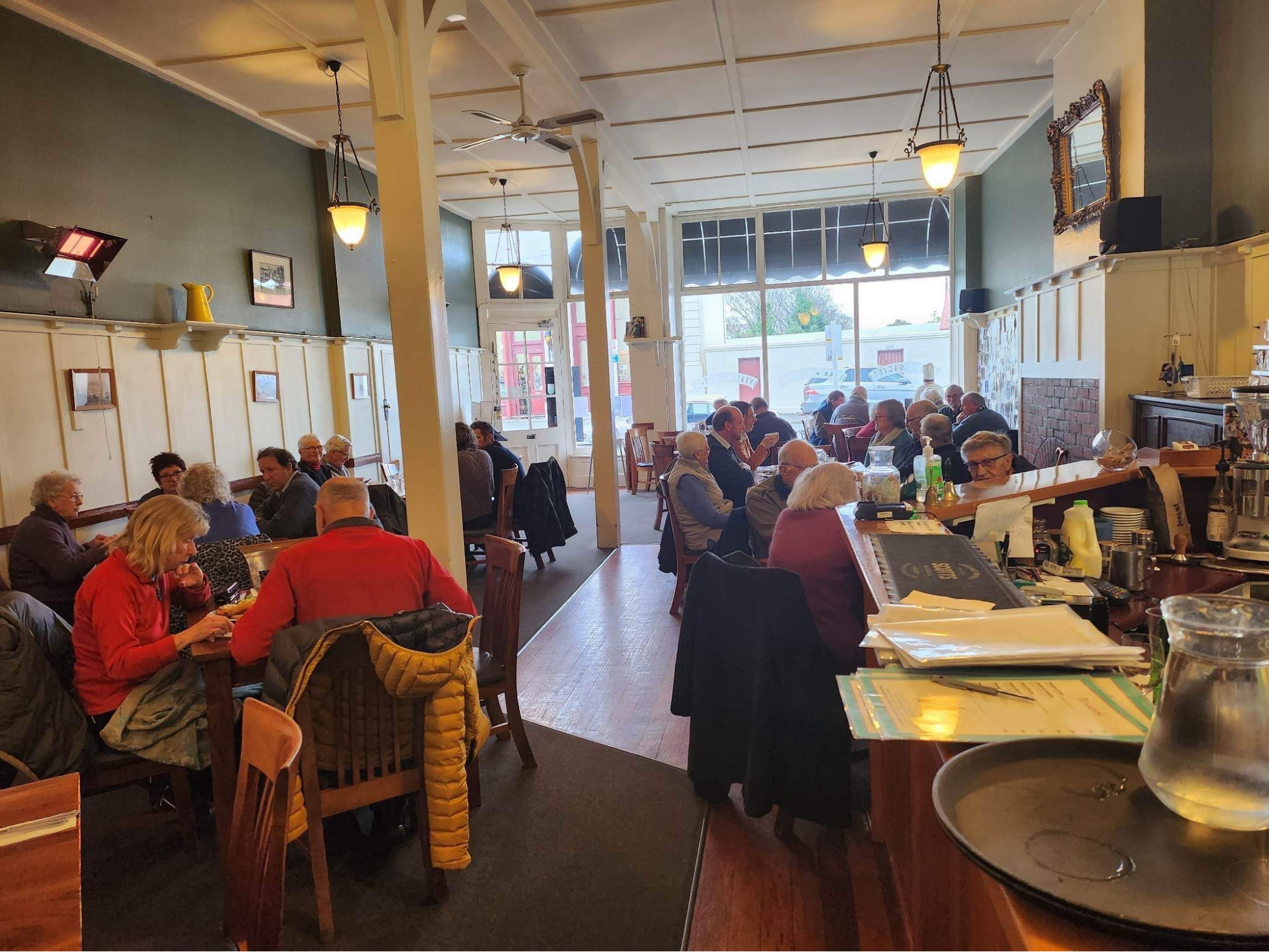 Google Map上評價最高的餐廳「Star and Garter Restaurant」，牛排套餐折合台幣700有找，差不多是台北一般的餐廳價格